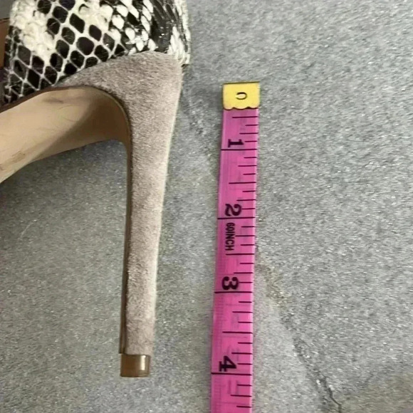 [US6.5] Ivanka Trump ITSATORI Animal Patterns 4” Heel Leather  Sandal - Picture 6 of 9